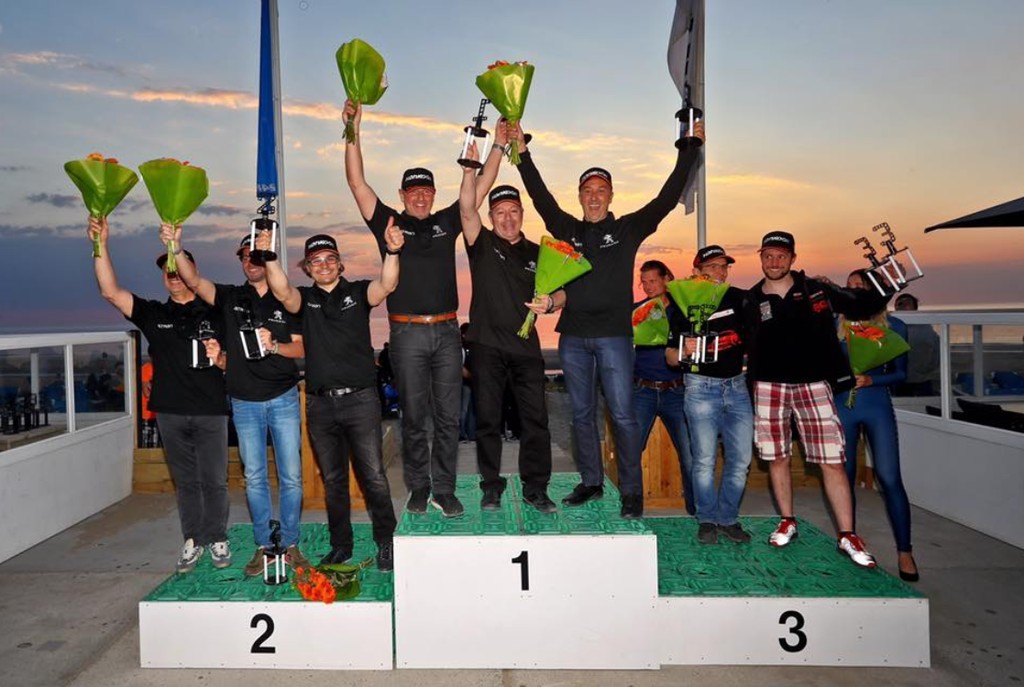 Der var glæde på podiet efter de 12 timers race